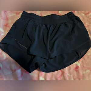 Lululemon low rise 2.5 inch hotty hots size 6/ color:navy blue, barley worn